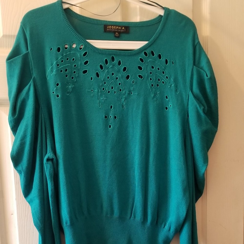 Long sleeve shirt/sweater,